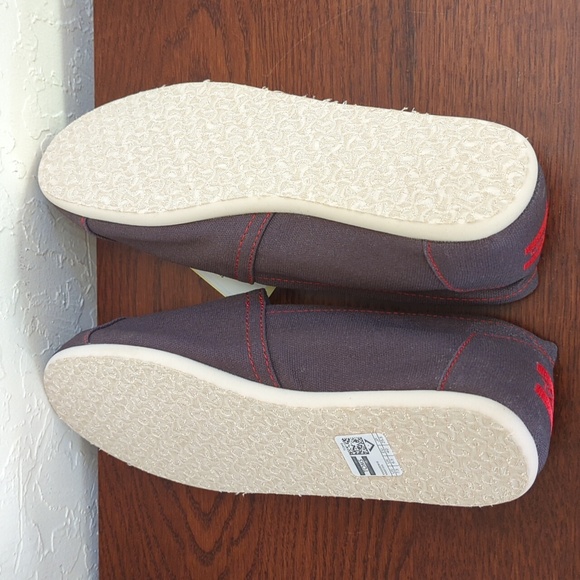 Toms Men's Gray and Red Audi Designed Classic Slip On Shoes Size 7.5 - Picture 9 of 11